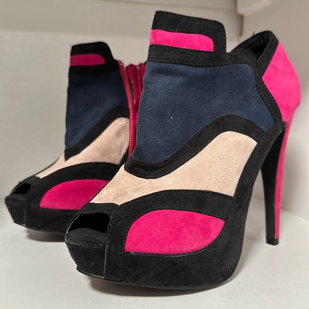 Suede pumps. Size 7.5